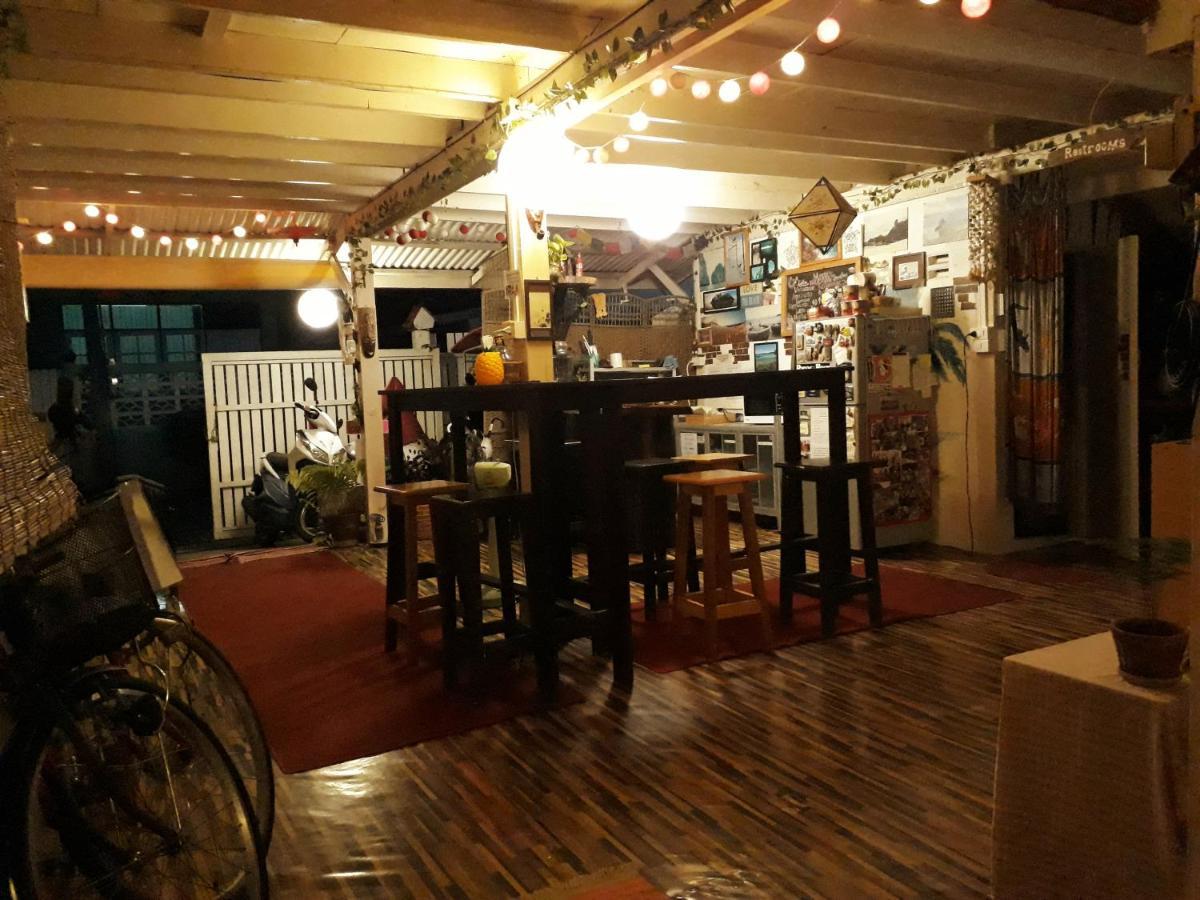 פראצ'ואפ קירי קאן Thaimex Cafe & Homestay Backpackers- Adults Only מראה חיצוני תמונה