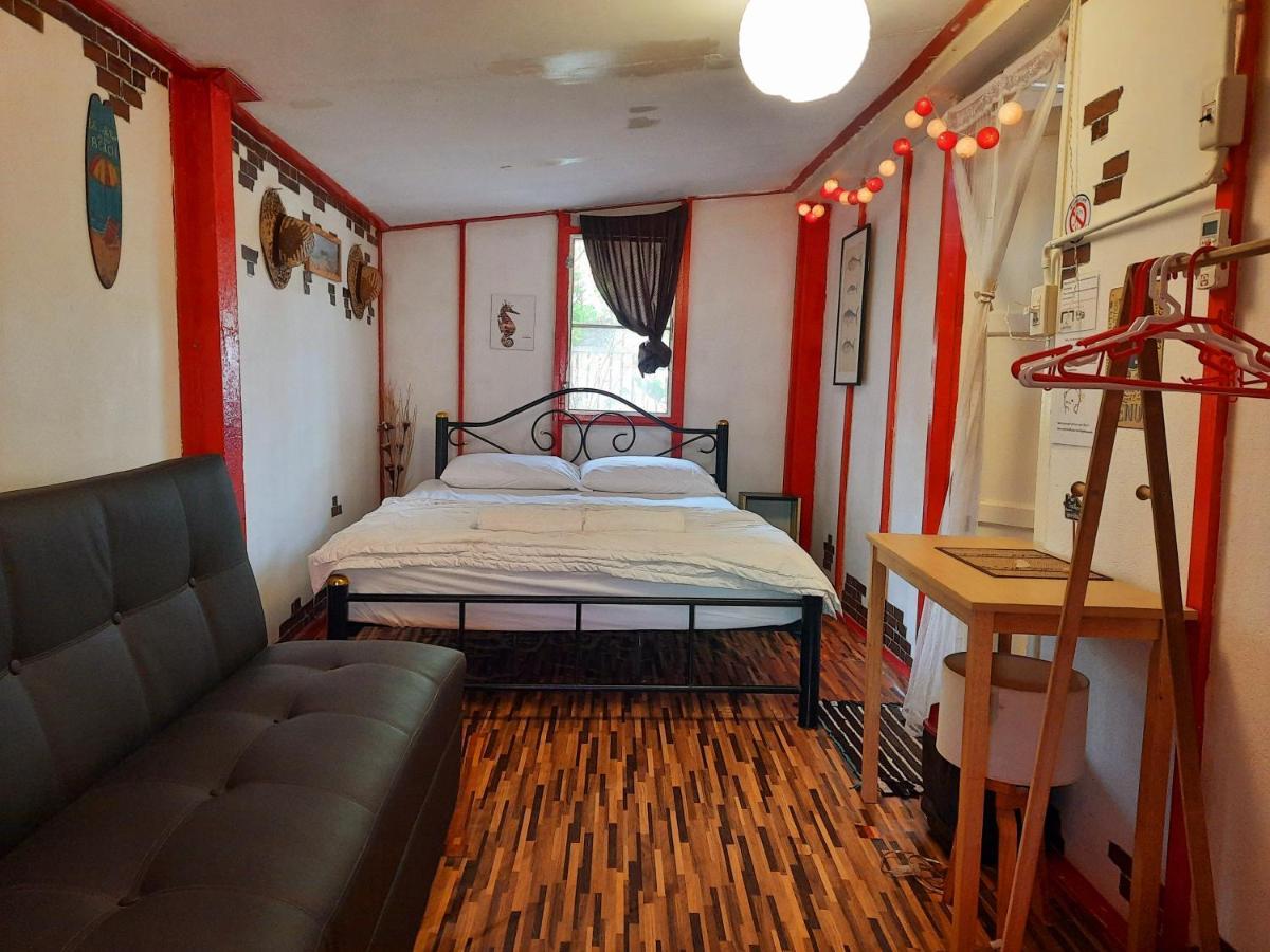 פראצ'ואפ קירי קאן Thaimex Cafe & Homestay Backpackers- Adults Only מראה חיצוני תמונה
