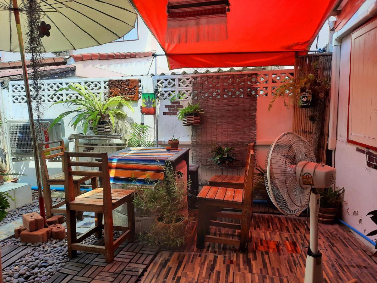 פראצ'ואפ קירי קאן Thaimex Cafe & Homestay Backpackers- Adults Only מראה חיצוני תמונה