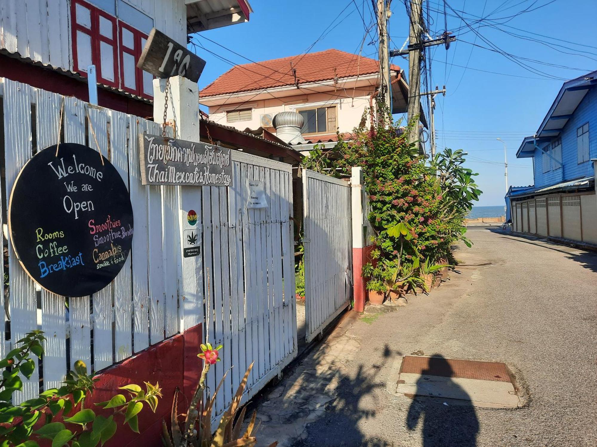 פראצ'ואפ קירי קאן Thaimex Cafe & Homestay Backpackers- Adults Only מראה חיצוני תמונה